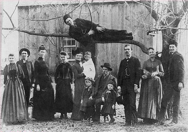 Bad-Family-Photo-Original-Planker.jpg