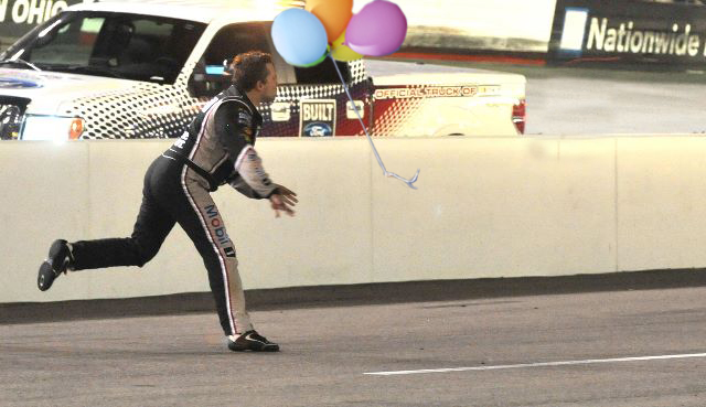 Tony Stewart Throws Balloons Tony Stewart, Tony Stewart Throws his Helmet at Matt Kenseth, Bristol Motor Speedway, funny pictures of NASCAR Drivers, funny pictures of Tony Stewart, Smoke,