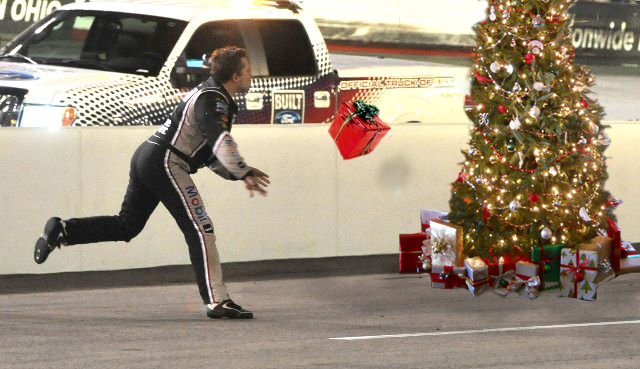 Tony Throws Present Tony Stewart, Tony Stewart Throws his Helmet at Matt Kenseth, Bristol Motor Speedway, funny pictures of NASCAR Drivers, funny pictures of Tony Stewart, Smoke,