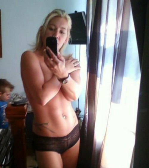 Worst Parents Ever, photobomb taking naked picture in front of kid child Bad Parents, Bad Parenting, Funny Pictures, Awkward Family Photos, Fail, Crazy Parents, bad mothers, Horrible Parents, Awful Parents,
