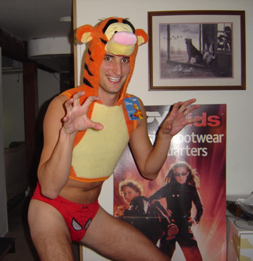 Worst-Halloween-Costumes-Tigger.jpg