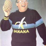 Banana sweater ugly sweater pineapple Family Portraits Bad Family Photos Ellen worst family pics funny pictures awkward family photos wtf ugly people stupid people crazy weird