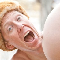 Bad-Pregnancy-Photos-Biting-Stomach