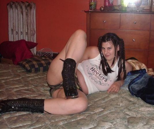 Bad-family-Photos-Glamor-Shot-Bed.jpg