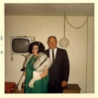 vintage photo dressed up to go out mom and dad in motel hotel fancy fur coat bad Family Portraits Bad Family Photos Ellen worst family pics funny pictures awkward family photos wtf ugly people stupid people crazy people weird people of walmart