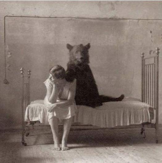 Vintage-photos-woman-bear-bed.jpg