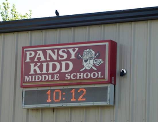pansy-kidd-middle-school-funny-school-signs.jpg