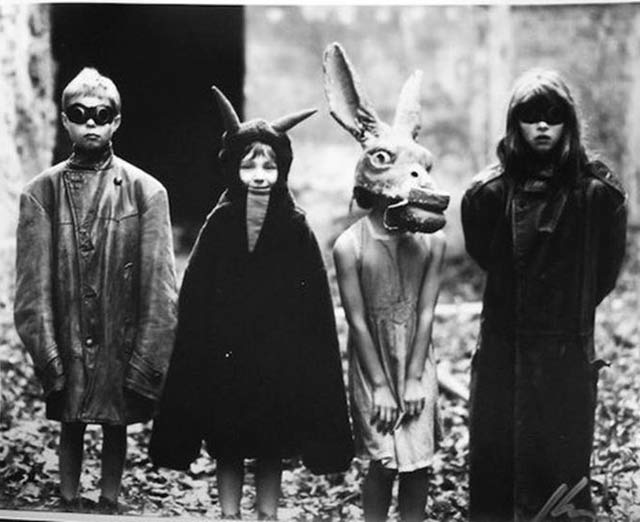 http://www.teamjimmyjoe.com/wp-content/uploads/2014/09/vintage-halloween-costumes-creepy-kids-scary-retro.jpg