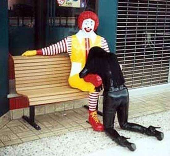 Ronald mcdonald blowjob statue pic