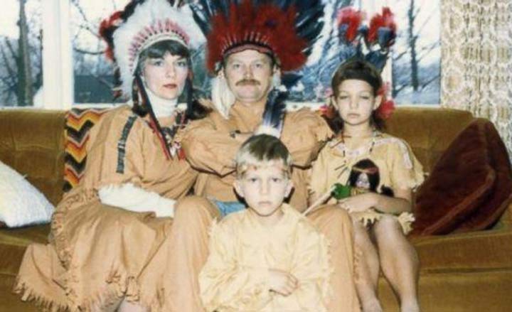 18 Funny Family Photos That Will Make You Feel Awkwardly ...