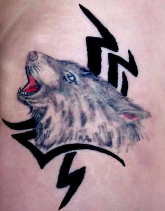 Bilderesultat for tribal howling wolf tattoos