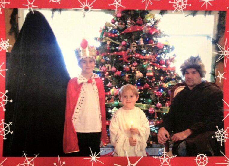 It's a Crazy Creepy Christmas! 25 Awkwardly Weird Pics | Team Jimmy Joe