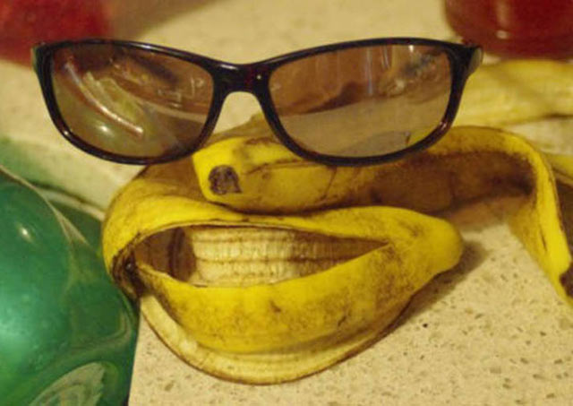 banana-peel-face-sunglasses.jpg