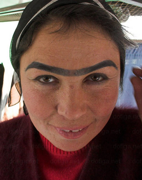 bad eyebrows, funny eyebrows, bad makeup, worst eyebrows, ugly eyebrows, horrible, terrible, cholo, nasty, creepy, eyebrow fails, unibrows, wtf, bad family photos, awkward