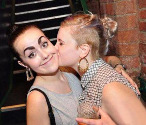 Worst Eyebrows Ever! Funny Eyebrows, Bad Eyebrows Fashion fails, bad makeup, terrible makeup, bad plastic surgery, funny pictures, stupid eyebrows, ghetto eyebrows, ghetto humor, WTF, horrible, bad tattoos, worst tattoos, awkward family photos, bad family photos, ellen, funny hairstyles, bad hair, worst hairstyles, unubrow 